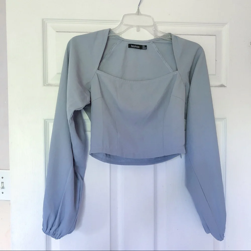 Boohoo Set - Tapered Neckline Volume Sleeve Top and Shorts - Picture 2 of 5